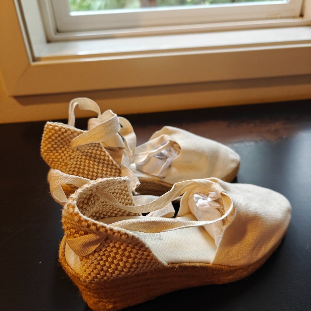 CASA HERNANZ Valenciana Anckle Tie Platform Wedges White